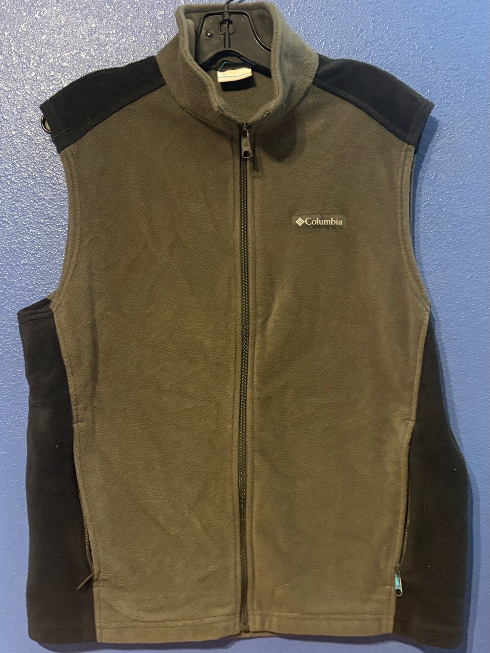 Columbia Gray and Black Men's Fleece Vest